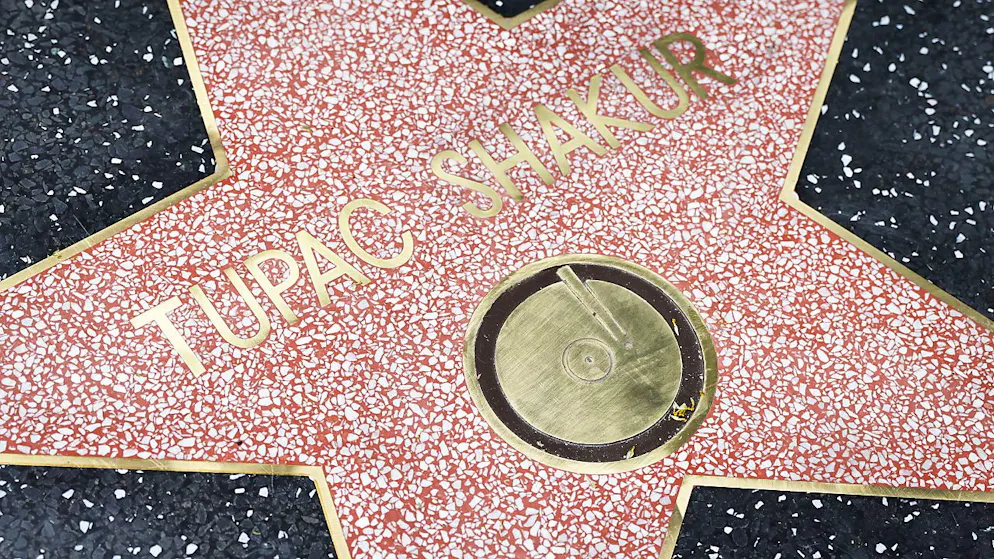 California compte parmi les tubes mythiques de Tupac, qui aurait aujourd'hui 51 ans.