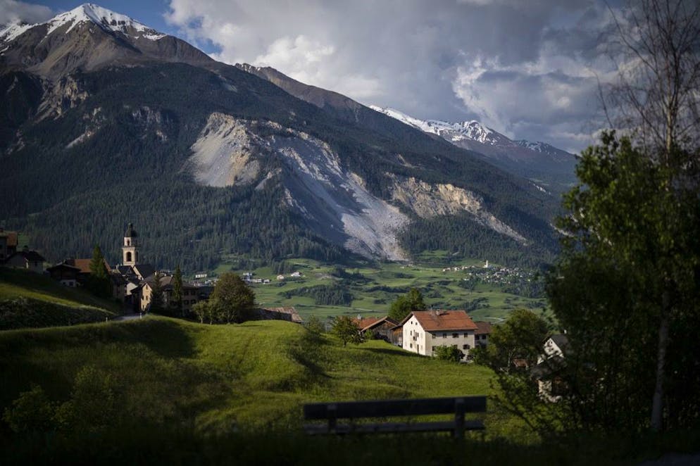 Bündner Bergdorf Brienz ist evakuiert. Am Mittwoch, 7. Juni, dürfen auch die übrigen Bewohner*innen erstmals nach Brienz zurückkehren, um wichtige Sachen zu holen. 54 von ihnen nutzen diese Chance. 