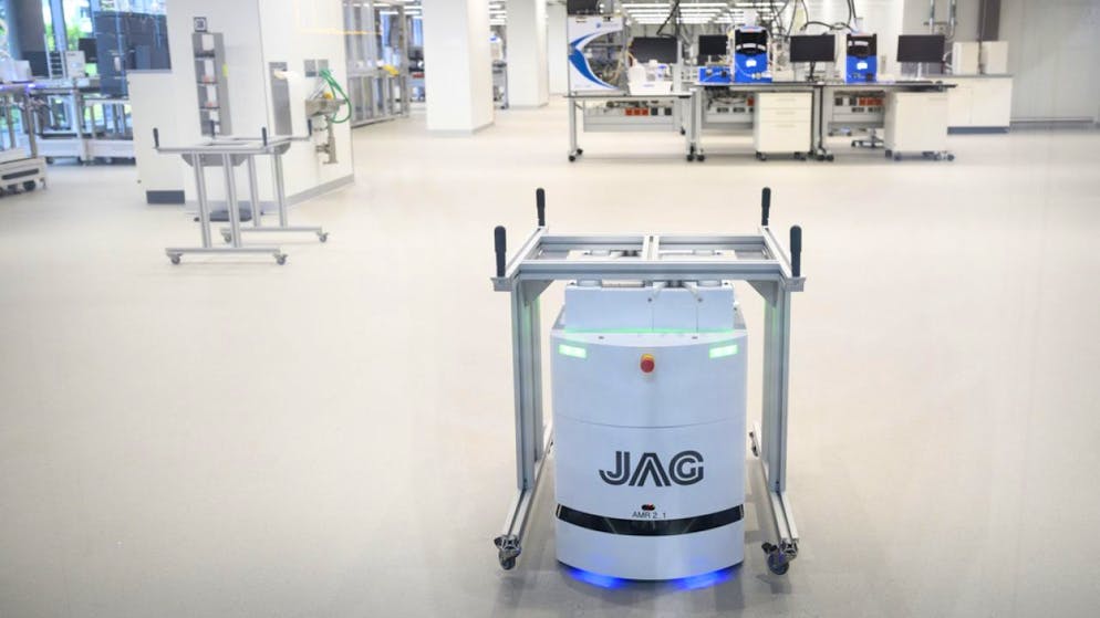 Merck inaugure son centre de Biotech à Corsier-sur-Vevey - Gallery. Un robot en pleine action dans un laboratoire du nouveau centre de développement Biotech de Merck.