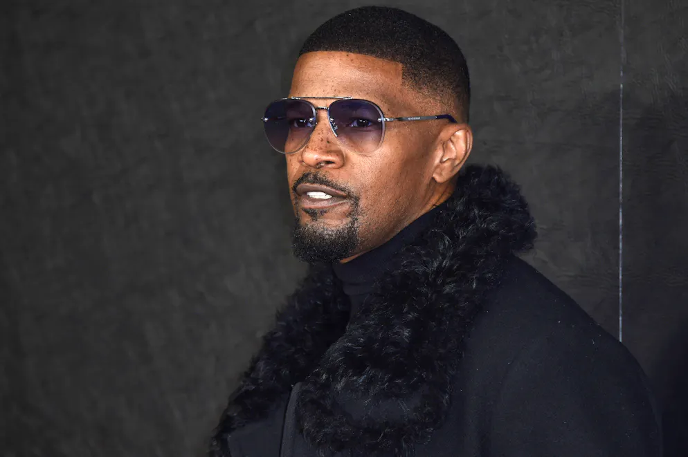 Jamie Foxx deve di nuovo imparare a camminare?. Jamie Foxx ha avuto un'emergenza medica sul set di «Back to Action» di Netflix all'inizio di aprile.