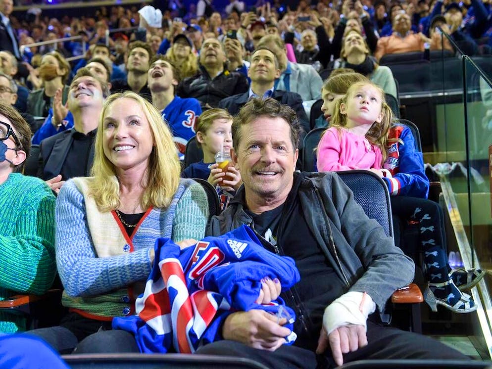 Michael J. Fox « va très bien » après sa chute sur scène.