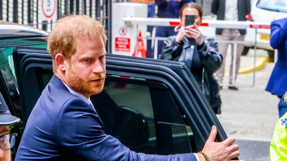 Royal Family. Il principe Harry contro i tabloid: «Ci sono prove che mi spiavano»