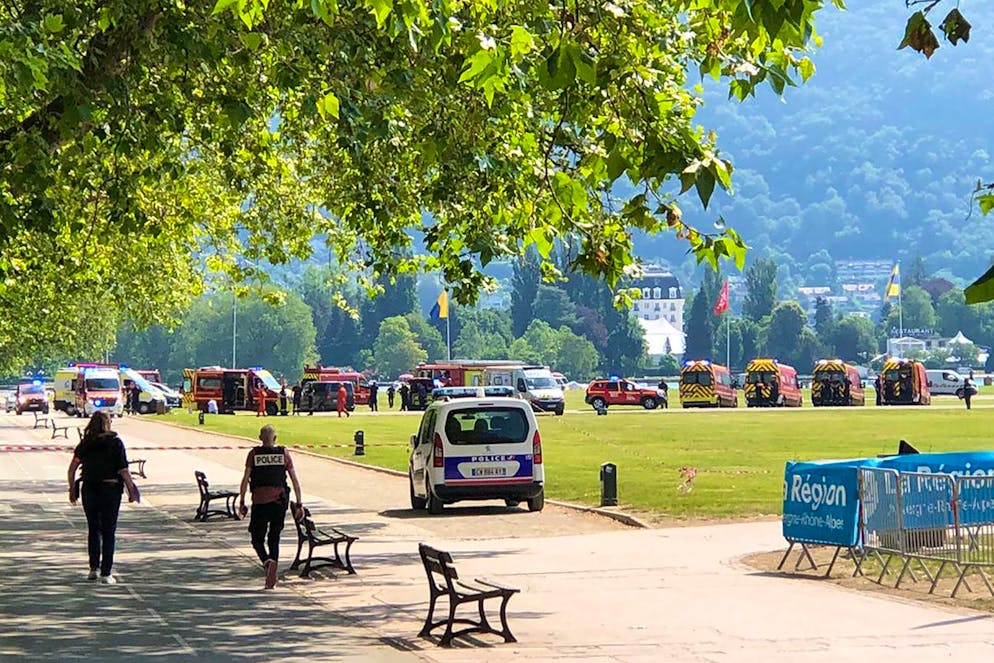Accoltellamento in un parco ad Annecy. Il parco in cui è avvenuto il delitto (foto di giovedì). 