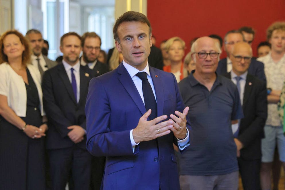 Accoltellamento in un parco ad Annecy. Il presidente francese Emmanuel Macron si è recato ad Annecy venerdì. 
