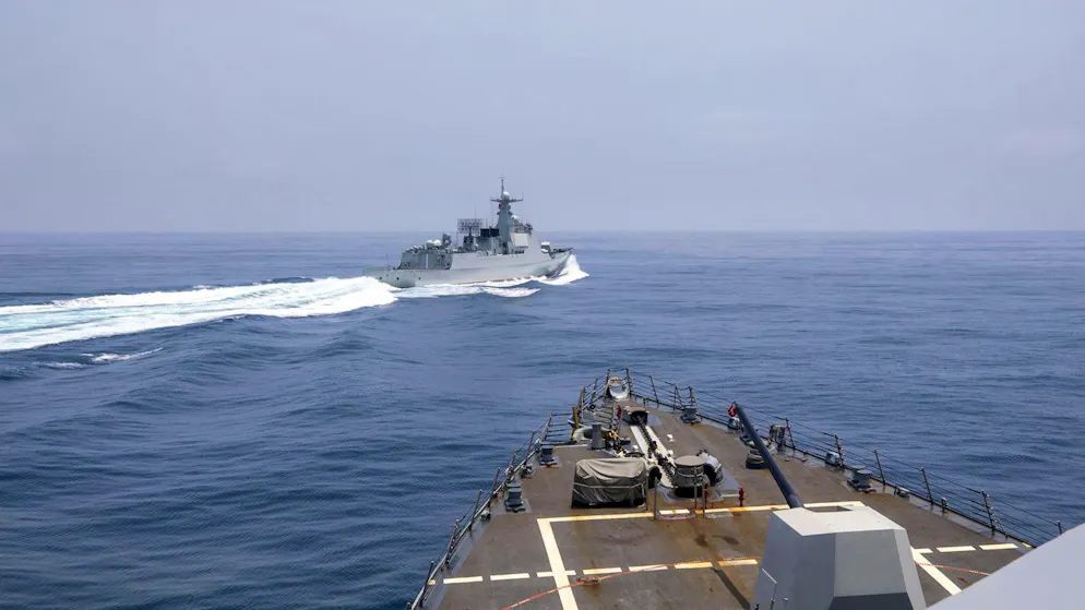 Chi provoca chi?. Cina e USA quasi si scontrano in mare, ma poi si esercitano insieme