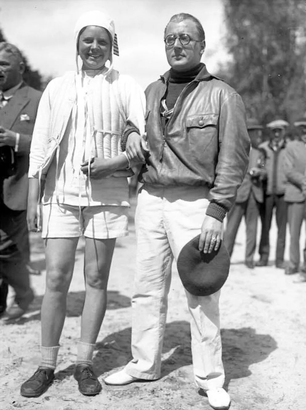 Original-Bildbeschreibung vom Juni 1928: «Die grossen internationalen Motorbootrennen auf dem Templiner-See bei Potsdam fanden unter Anwesenheit von deutschen, englischen, amerikanischen und französischen Rennbooten statt. Zwei der populärsten Teilnehmer: Miss Hentschel, Amerika, und Fritz von Opel.»