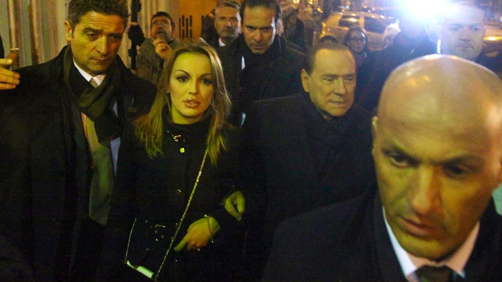 Morte di Berlusconi. Il Cavaliere e le donne, una vita sempre sopra le righe