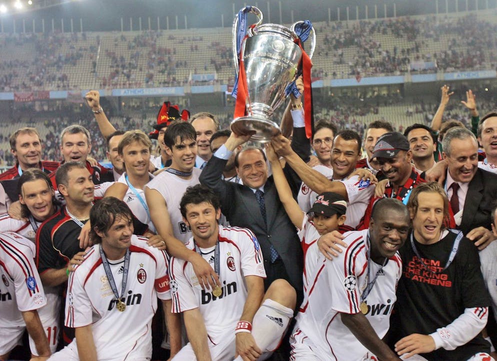 È morto Silvio Berlusconi. Nel 1986 l'ennesima volta, questa volta nello sport: l'acquisto del Milan di cui sarà presidente fino al 2004, gli anni d'oro di scudetti e trionfi europei in serie.