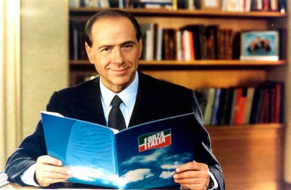 È morto Silvio Berlusconi. Era il 26 gennaio del 1994, quando Silvio Berlusconi ha annunciato la sua discesa in campo politico per la prima volta.