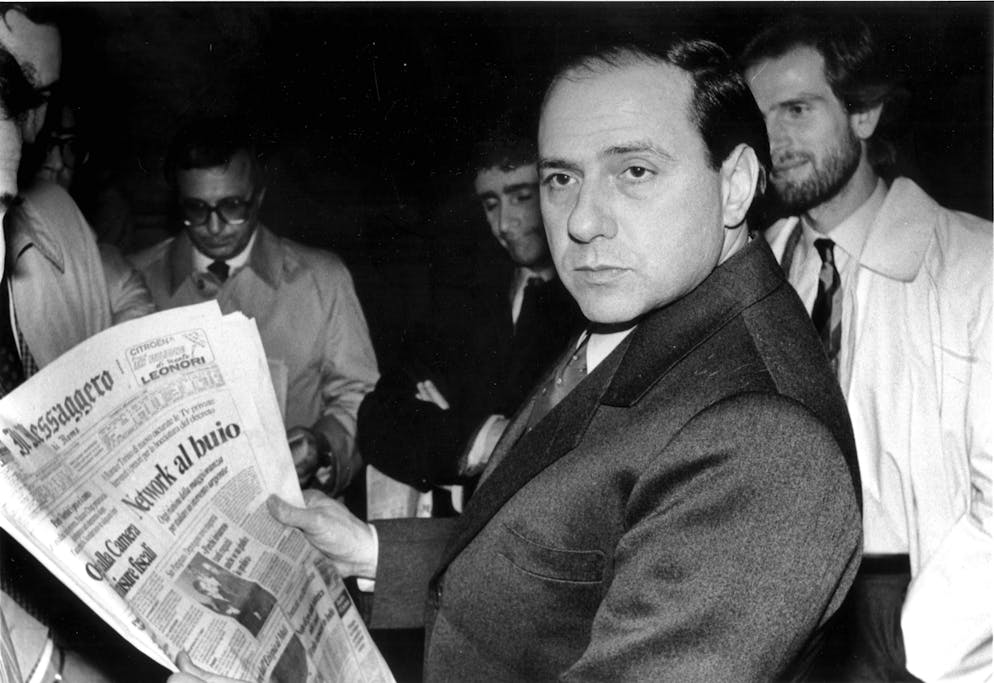 È morto Silvio Berlusconi. Il Cavaliere è stato un uomo dai mille volti e lascerà un vuoto profondo nel cuore degli italiani.