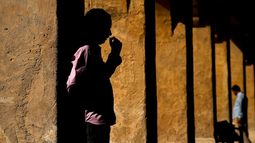 Männer in einem Markt in Doha: In Katar haben 99,89 Prozent der Bevölkerung mindestens ein Vorurteil gegenüber Frauen, besagt der Gender Social Norms Index der UNO.