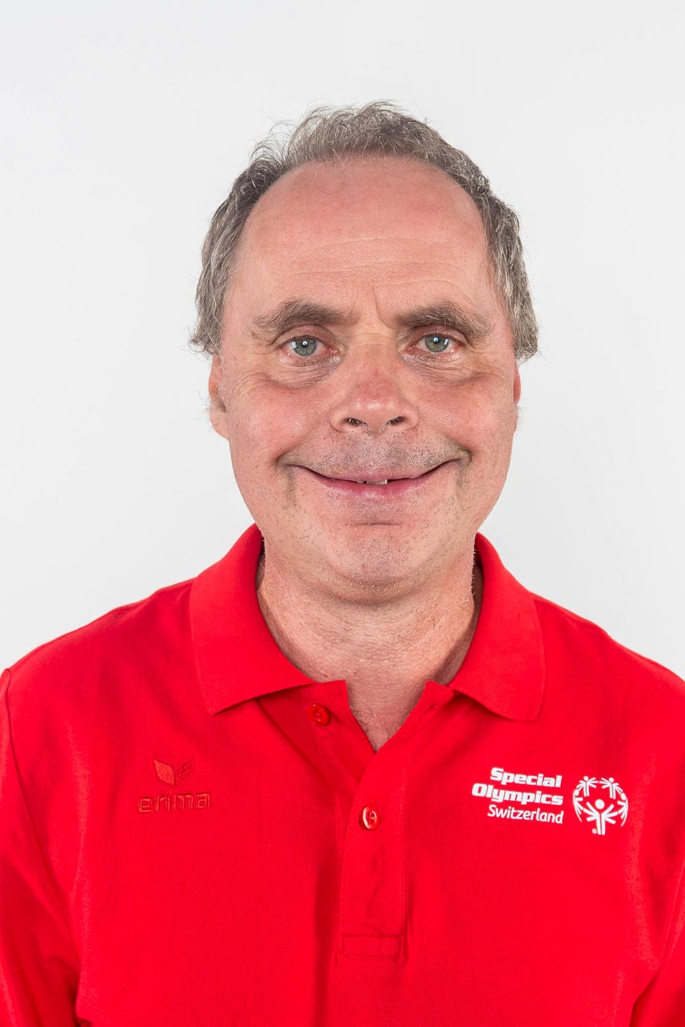 Special Olympics. Konrad Bossard (61 ans), gardien de but: Le gardien de l’équipe a l’oreille musicale et joue du piano. «Je me réjouis des World Games parce que j’ai envie de jouer au football et de découvrir Berlin.»