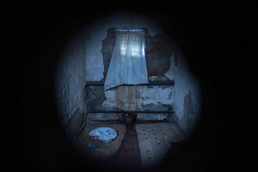 Une cellule de détention au sous-sol d'un poste de police utilisé par les forces russes dans la ville d'Izium, en Ukraine (image d'archives). 