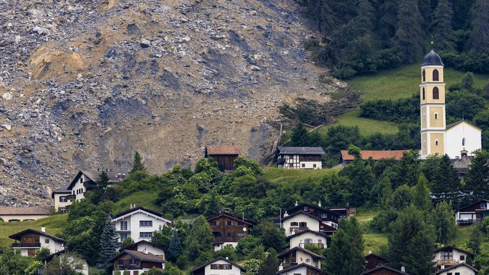 Brienz-Ticker. Bewohner dürfen am Montag zurück ins Dorf +++ Video zeigt Ausmass des Bergrutsches