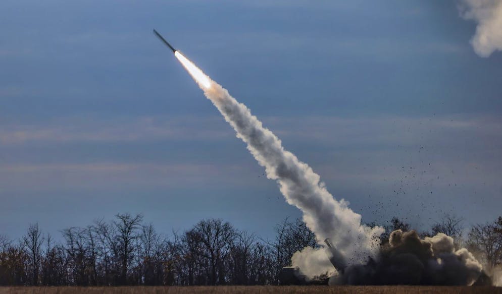 Die ukrainische Armee setzt das HIMARS-Raketensystem ein. (Archivbild)