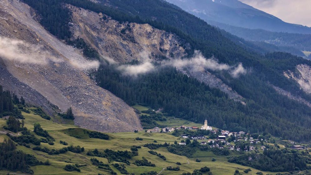 Eine Luftaufnahme zeigt den Schuttstrom vor Brienz am 16. Juni 2023. In der Gemeinde rechnet man damit, dass noch mehr kommt. 
