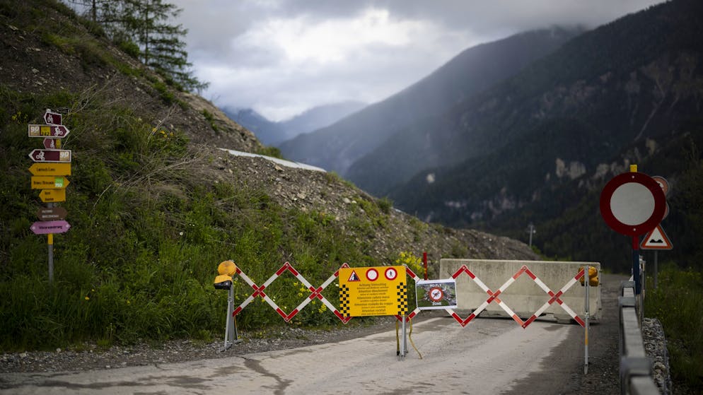 Phase Blau in Brienz. Bergsturz bremst Bus, Bahn und Autos aus