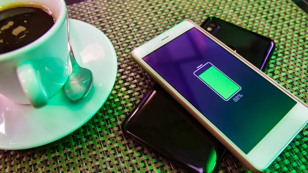 Wireless power sharing. Handy mit Handy laden: So geht Strom-Sharing!