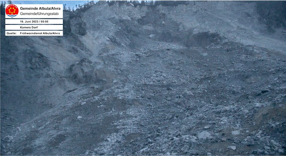 ...und am Freitagmorgen. Die abgerutschte Insel hat eine tiefe Furche hinterlassen.