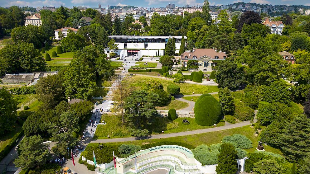 A Lausanne, le Musée olympique célèbre samedi prochain ses 30 ans - Gallery. Les architectes Pedro Ramirez Vasquez et Jean-Pierre Cahen ont imaginé un bâtiment qui s'intègre dans le site descendant en pente douce vers le lac Léman.