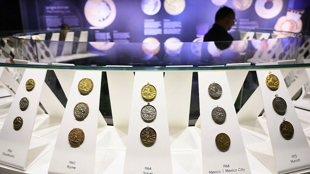 A Lausanne, le Musée olympique célèbre samedi prochain ses 30 ans - Gallery. Le musée s'étend sur trois niveaux, accessibles via une rampe en spirale. Sur 3400 m2, l'exposition permanente présente plus de 1500 objets et 150 écrans qui font revivre les grands moments des JO et découvrir les sports et le monde olympique.