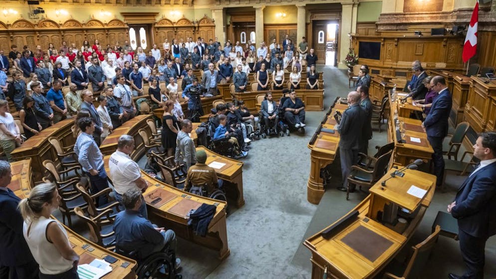 Viola Amherd a rendu hommage à Gino Mäder devant un parterre fourni de sportifs suisses issus d'une quarantaine de disciplines.