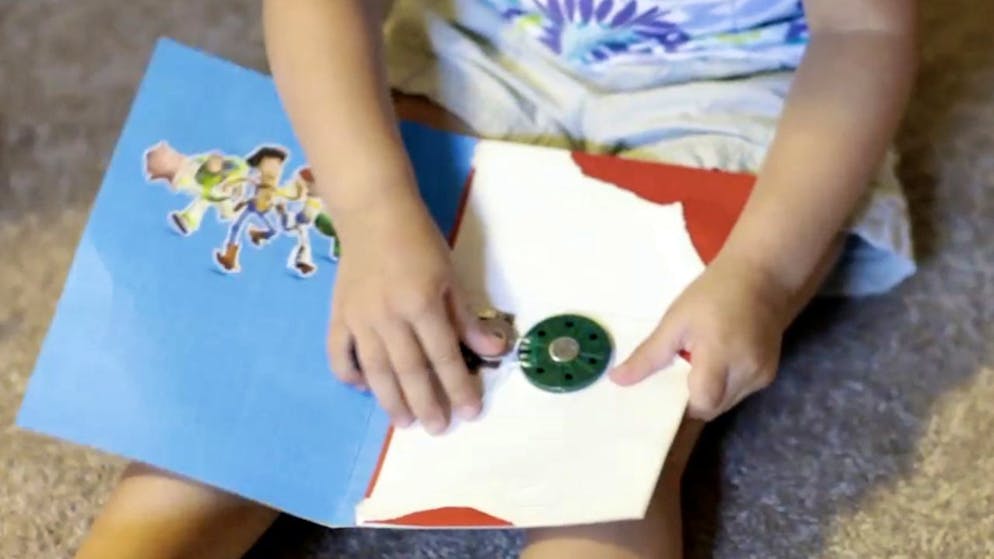 Les accidents graves d'enfants ayant avalé une pile bouton sont très rares en Suisse (photo d'illustration).