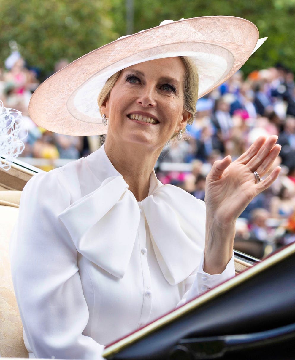 The most beautiful views from Royal Ascot.  This time, Duchess Sophie appears at Royal Ascot in a white silk dress designed by Susanna London.