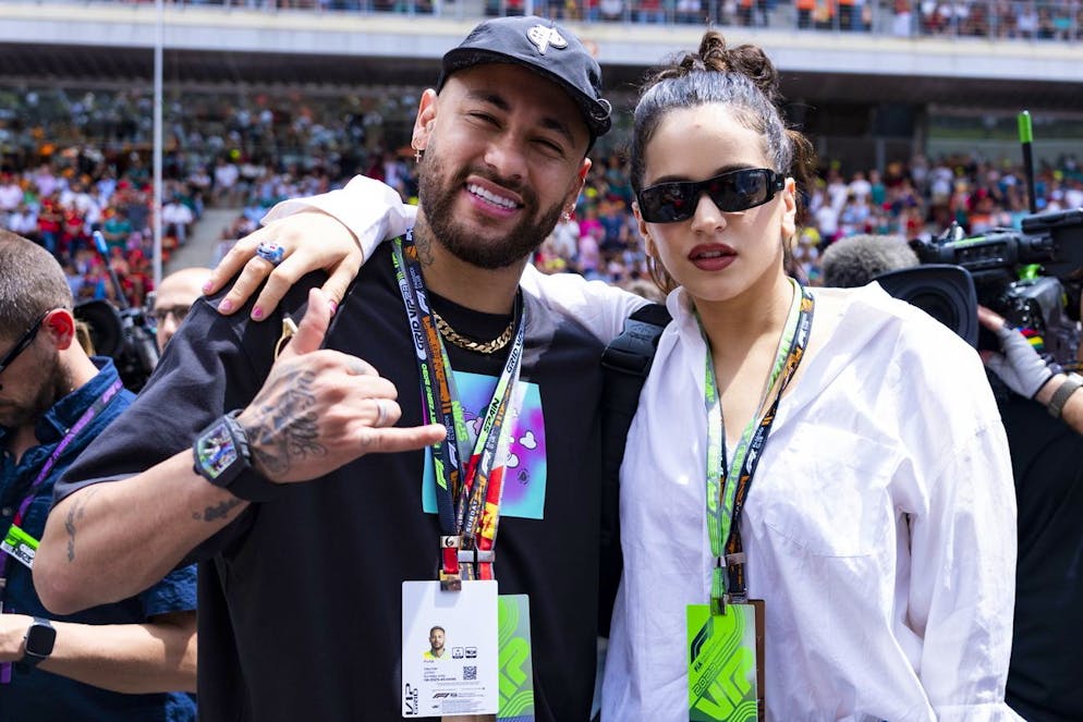 Neymar Jr (sinistra) in compagnia della cantante brasiliana Rosalia