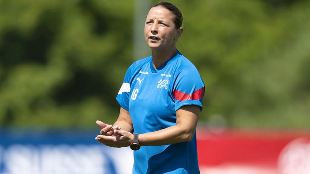 Inka Grings fordert von den Spielerinnen totalen Einsatz.