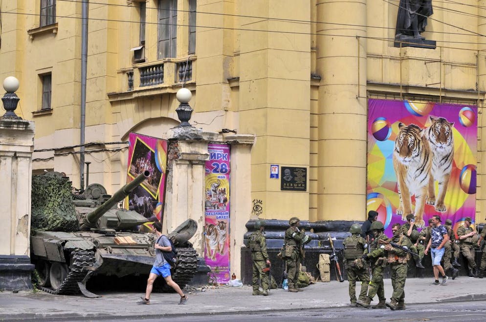 Prigozhin vuole rovesciare i vertici militari russi. I miliziani della Wagner sono in città. Il loro capo esige un incontro con i vertici del Cremlino.