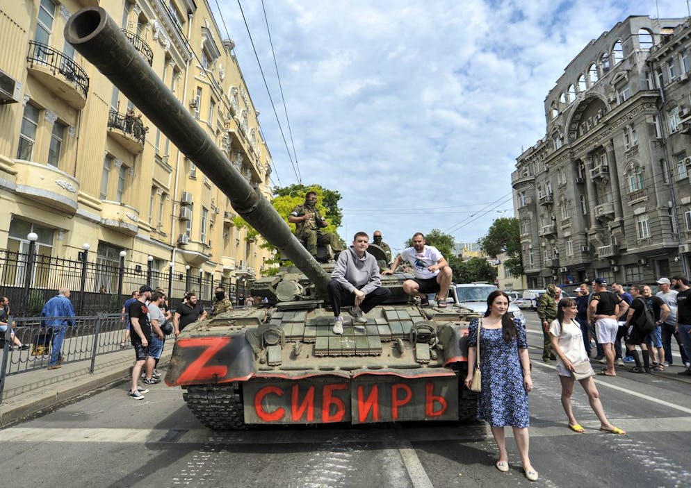Prigozhin vuole rovesciare i vertici militari russi. La sicurezza e i veicoli blindati sono stati dispiegati a Rostov dopo che il capo del Gruppo Wagner, Yevgeny Prigozhin, ha dichiarato in un video che le sue truppe avevano occupato l'edificio del quartier generale del Distretto militare meridionale, chiedendo un incontro con la Russia.
