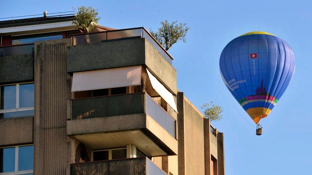Le passager d'une montgolfière a chuté de la nacelle directement sur l’autoroute A1 (image symbolique).