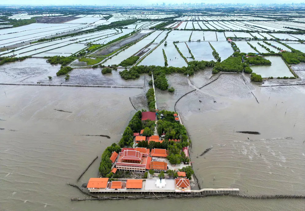 Ban Khun Samut Chin est une illustration frappante et un avertissement de ce que serait un "monde ravagé par le climat", selon Danny Marks, professeur de politique environnementale à l'université de Dublin.