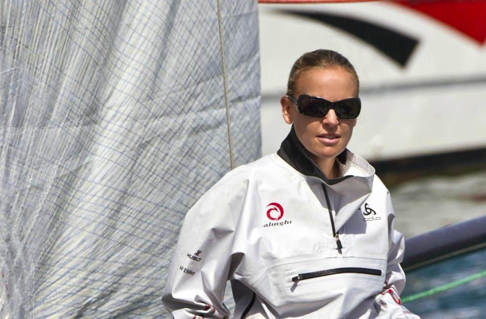 Gli svizzeri più ricchi secondo Forbes. Dona Bertarelli è la donna che ha fatto il giro del mondo in barca a vela più velocemente. La sua fortuna si aggira intorno ai 5 miliardi di dollari. Qui la vediamo nel 2011.