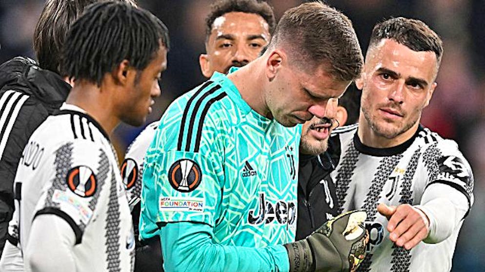 Szczesny ha dovuto lasciare il campo a causa di un malore.