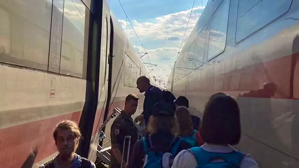Technische Störung. ICE von Berlin nach Zürich bleibt auf Brücke liegen – Passagiere kollabieren