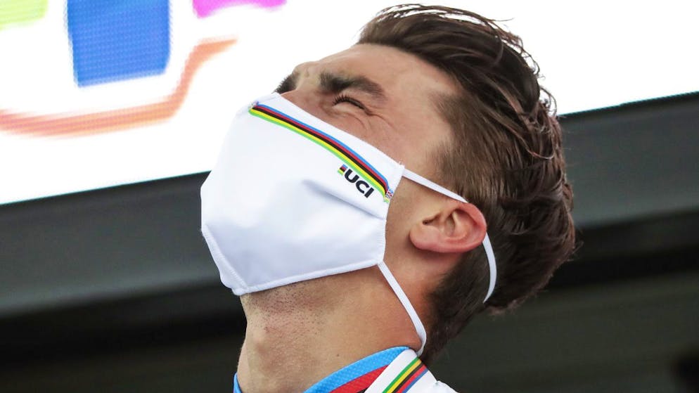 «Mais pourquoi vous faites ça ?». Le peloton cycliste, l'endroit où le Covid est toujours d'actualité