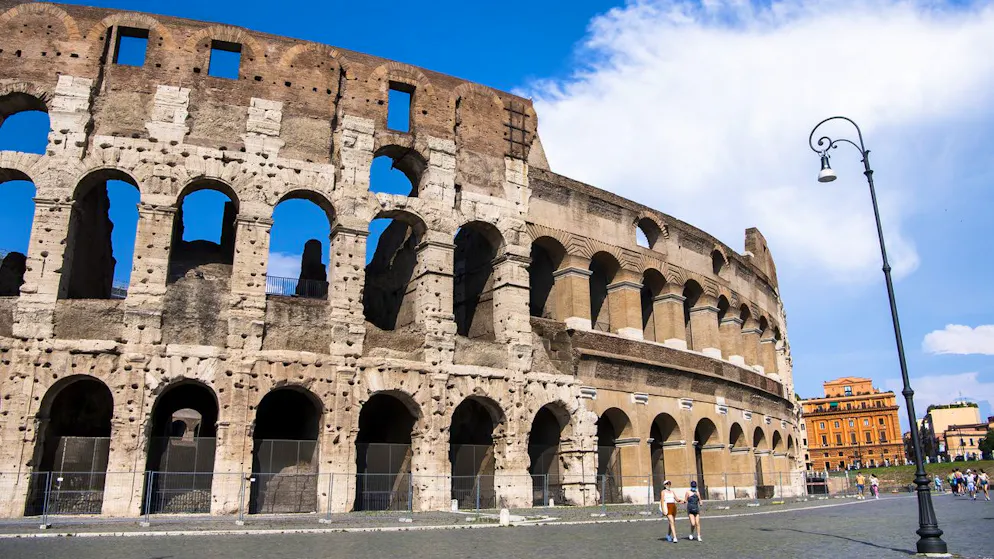 Das Kolosseum gehört zu den beliebtesten Touristenattraktionen in Italien.