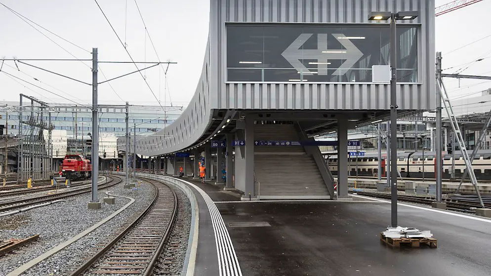 Am Bahnhof Bern hat sich ein Mann eine Auseinandersetzung mit Polizisten geliefert.