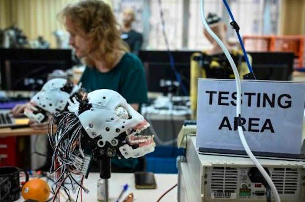 Si l'IA devait détruire l'humanité, comment s'y prendrait-elle? - Gallery. Des robots assemblés à Hong Kong, en Chine, le 10 mai 2023