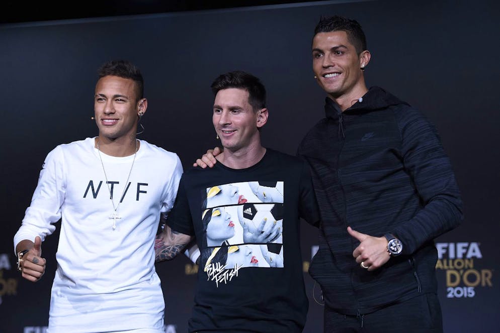 Da sinistra: Neymar, Lionel Messi e Cristiano Ronaldo, tre dei giocatori che più di altri hanno intascato salari milionari nel corso delle loro carriere.