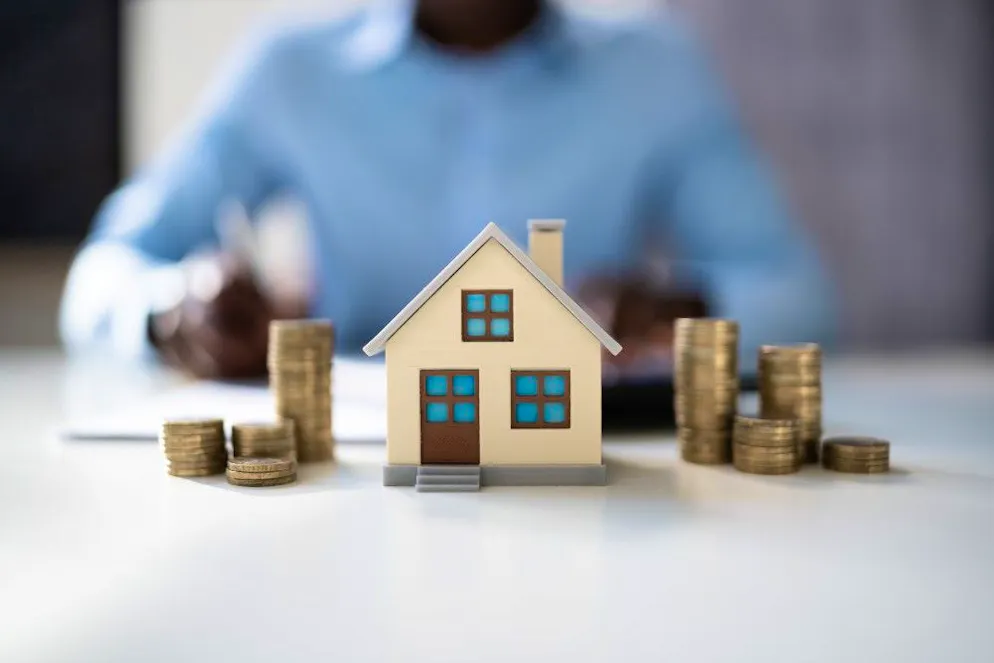 La situation actuelle du marché rend les emprunts à long terme plus attractifs que ceux à court terme.