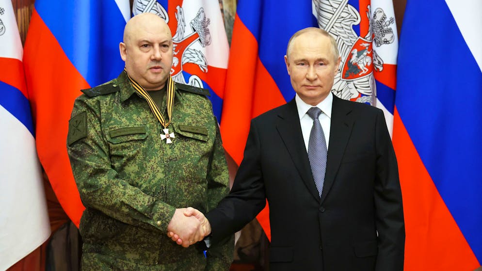 Distinguished - Russian Order of Saint George, 3rd Class: Vladimir Putin shakes hands with Surovikhin in Rostov on December 31.