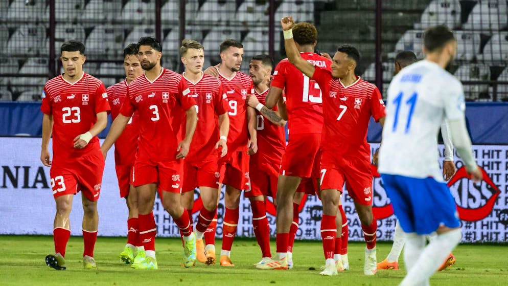 Switzerland scored in a 4-1 draw with France through Dan Ndoye, but most of all they benefited from the narrow defeat of the Italians.