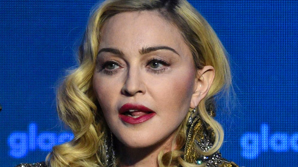 Madonna auf Intensivstation: «Wir hatten Angst, wir verlieren sie». Madonna, US-amerikanische Sängerin, hat ihre Welttournee nach einer schweren Infektion verschoben.