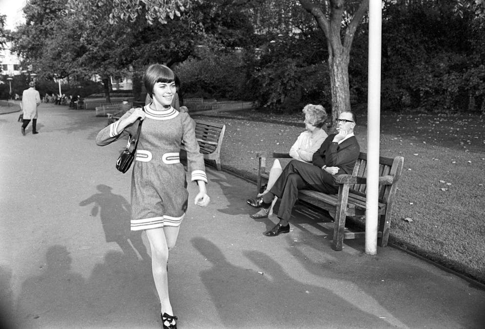 Mireille Mathieu (77) sagt der Bühne Adieu. Mireille Mathieu, die aus einfachen Verhältnissen kommt, lebt seit über 40 Jahren mit ihrer jüngeren Schwester Monique zusammen in ihrem Elternhaus in Avignon.