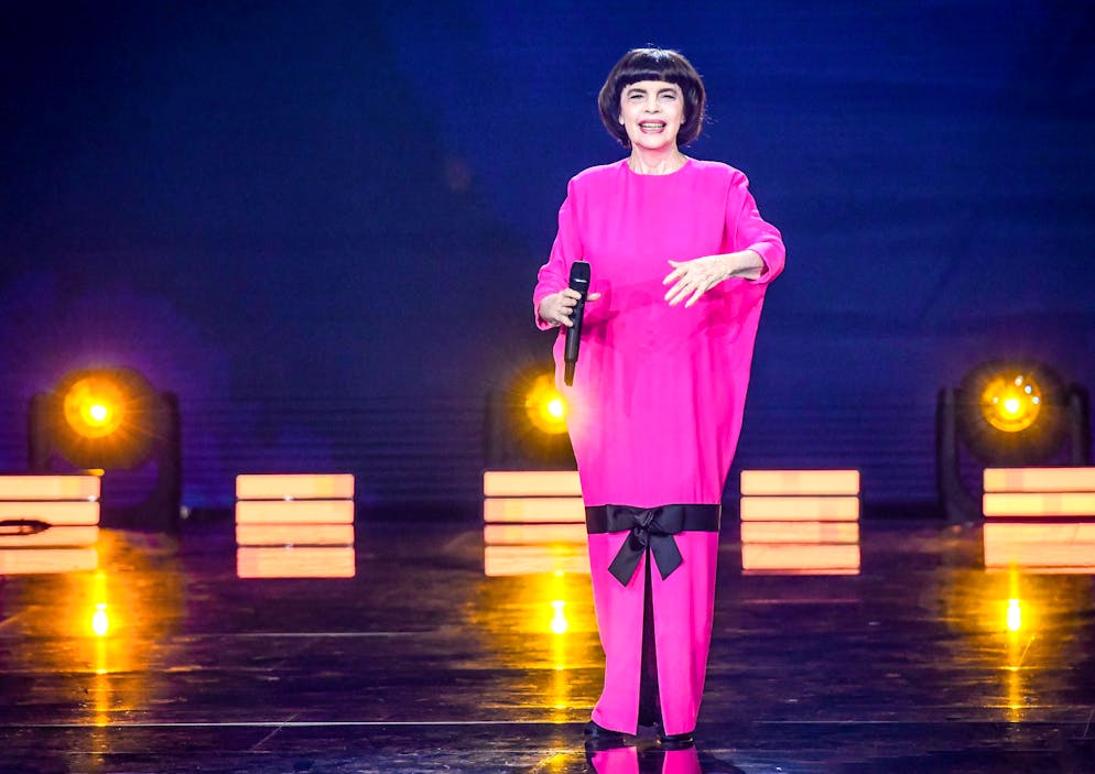 Mireille Mathieu (77) sagt der Bühne Adieu. ... die 77-Jährige nochmals Grosses vor: Im nächsten Jahr will Mathieu auf Weltabschiedstournee gehen und ihr 60. Bühnenjubiläum feiern.