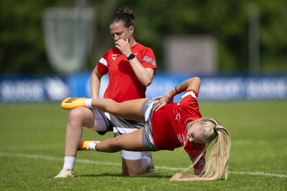 Alisha Lehmann beim Warm-up.