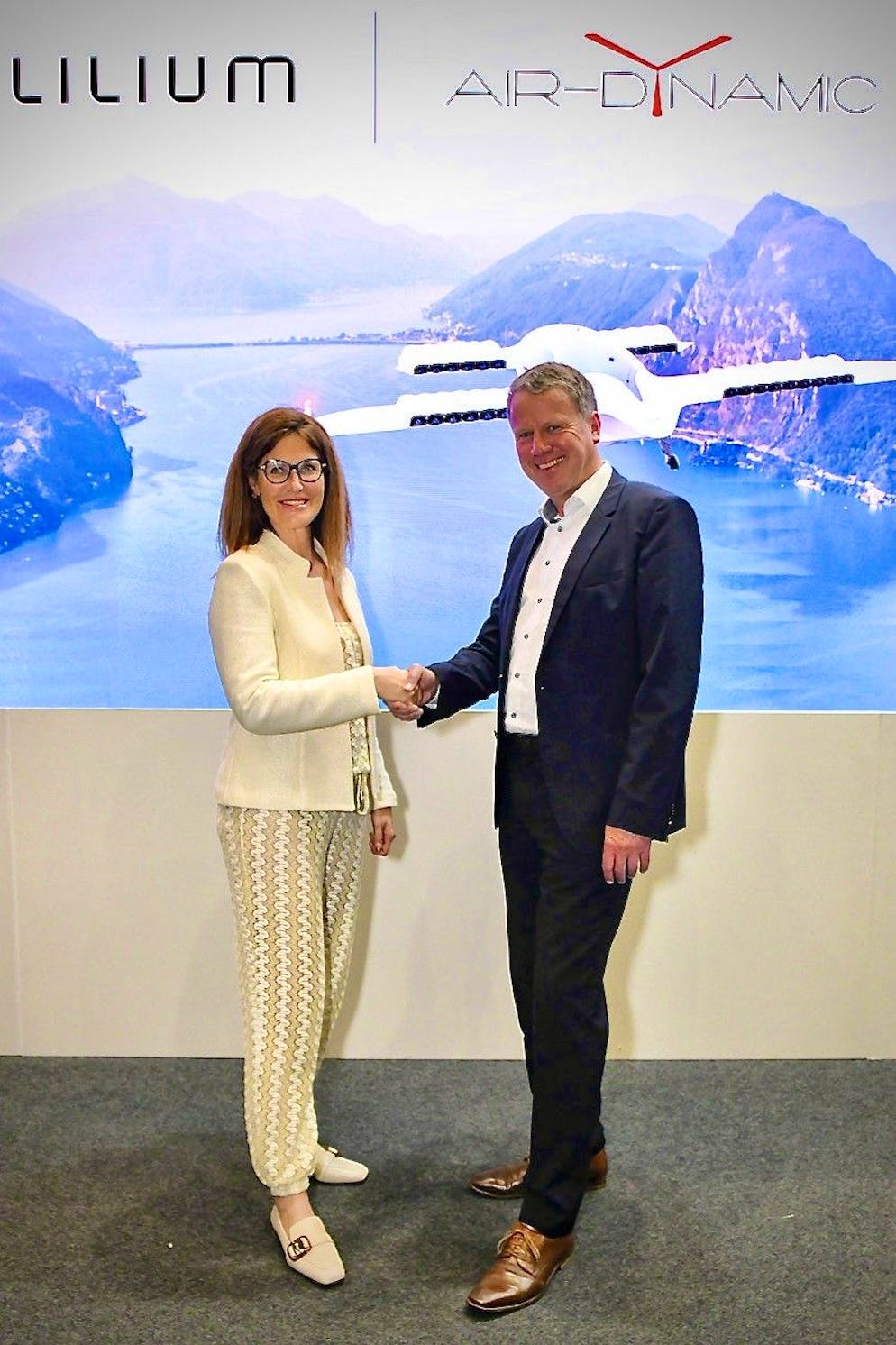 Da Lugano a Milano in soli 15 minuti grazie al jet elettrico di Air-Dynamic. Raffaella Meledandri, CEO di Air-Dynamic, con Sebastien Borel, direttore operativo di Lilium.